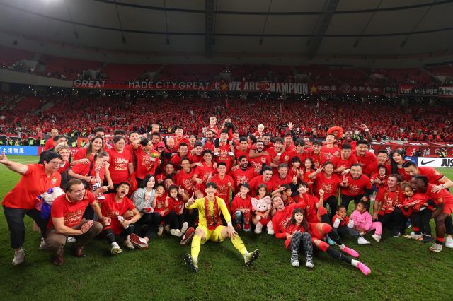 开云中国-实力退步且不断犯错 海港最终夺冠需谢天谢地谢人